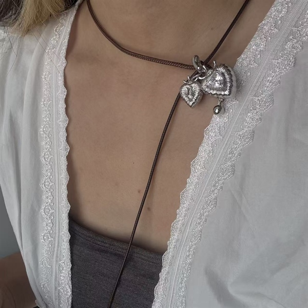 VÒNG CỔ TRÁI SUNG