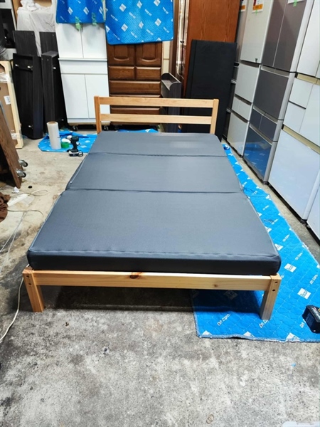 Giường đơn vàng