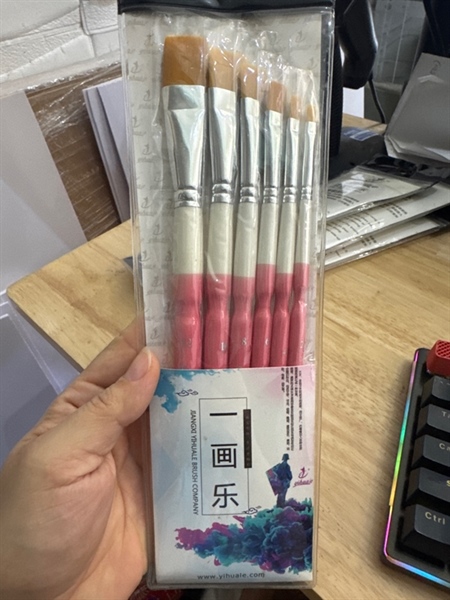 Cọ yihuale lông vàng cán hồng đầu bằng