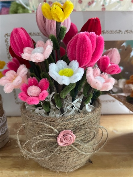 Lọ hoa / giỏ hoa size trung / Hoa kẽm nhung