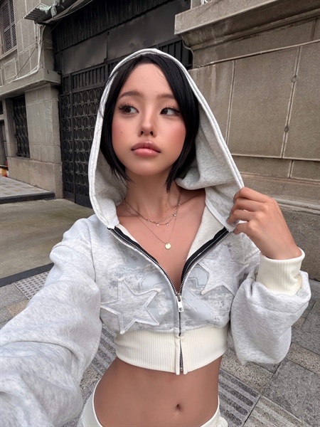 Áo Khoác Nỉ TWENTI Form Croptop Cực Ngắn Đắp Vải - Star-Xám - Freesize