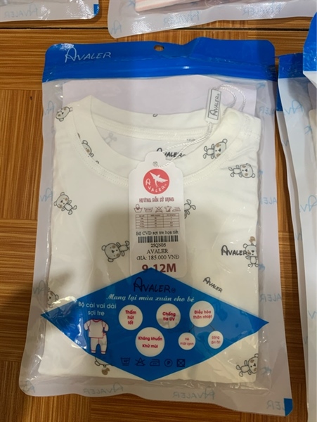 Bộ dài CV trắng hoạ tiết Avaler 05