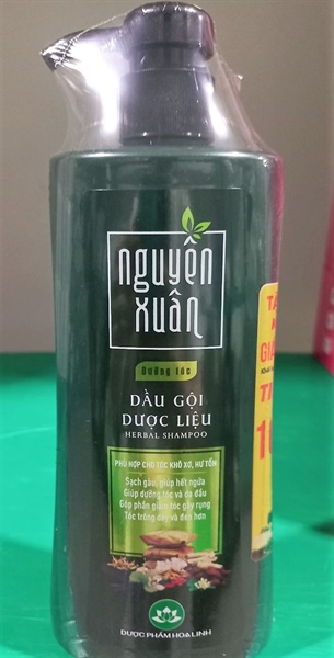 Dầu gội dược liệu Nguyên Xuân dưỡng tóc 520g (470g + 50g) (xanh) - Hoa Linh