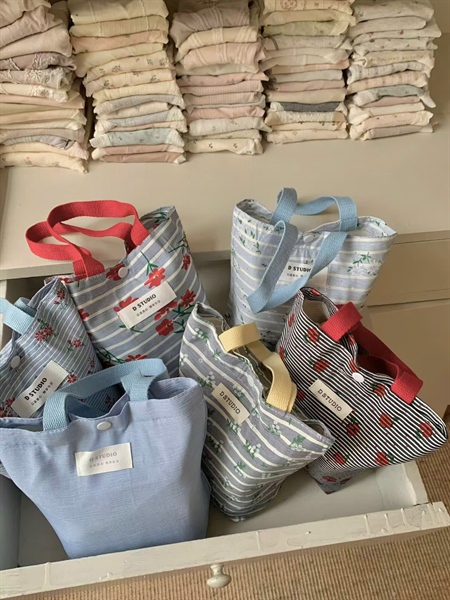 Set quần lót DSTUDIO 10 chiếc set quần lót kèm túi vải họa tiết hoa nhí xinh xắn