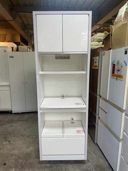 Tủ bếp trắng bóng 5 cánh 4 ổ cắm ngăn dưới cùng hít