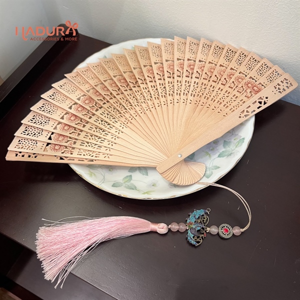 Quạt gỗ công vàng