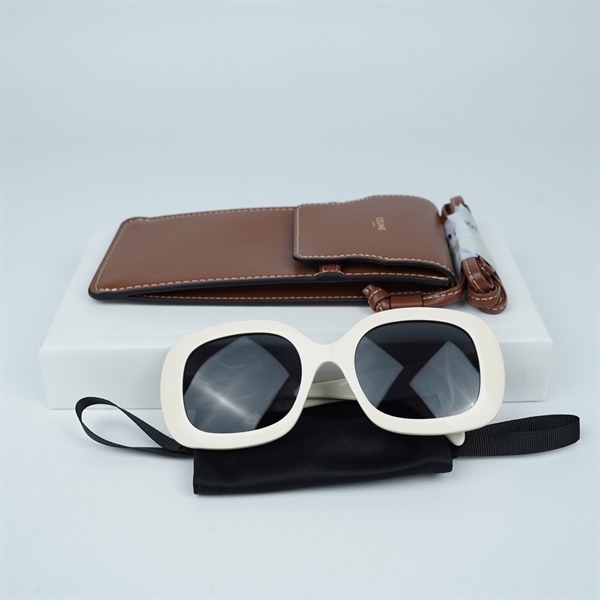 Kính Celine trắng CL40262U 25A (53-21-135) KG+