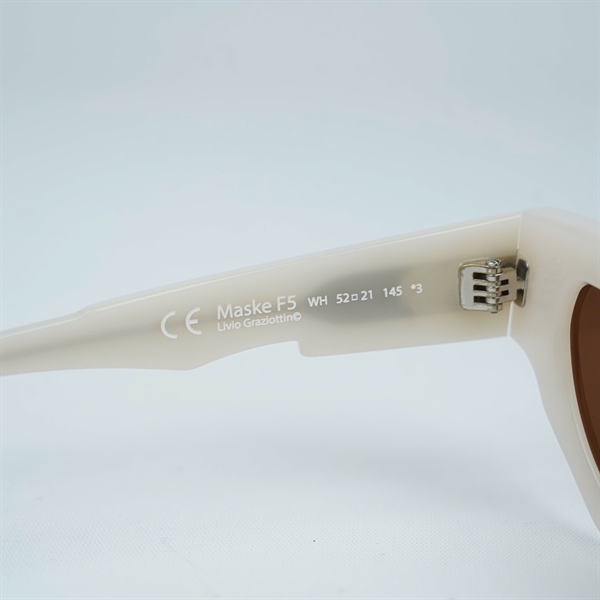 Kính Kuboraum trắng ngà F5 WH (52-21-145) KG+