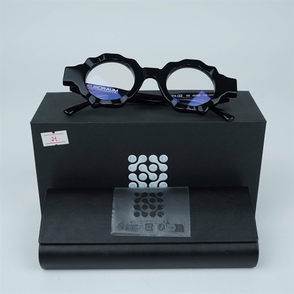 Kính Kuboraum hoa đen G3 BS (42-25-145) KG+