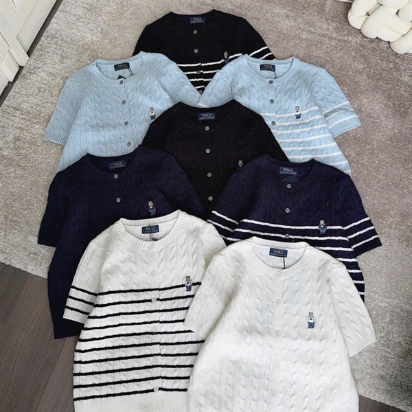 Áo len thêu gấu tay ngắn K