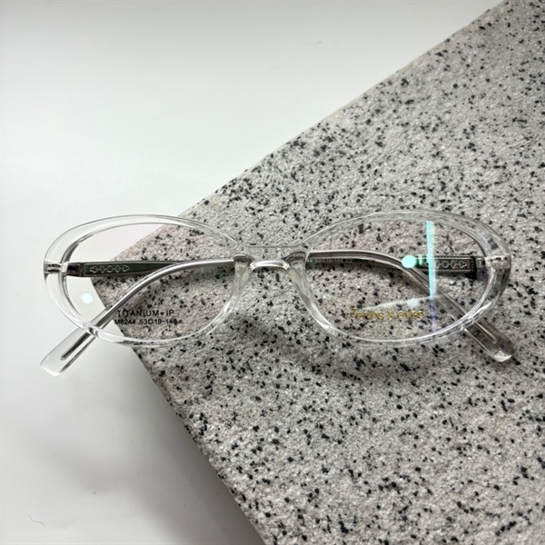 Kính Nhựa mix Titanium M8244