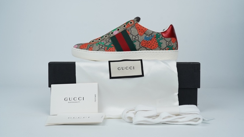 Giày GG xám in hình trái dâu sz36 (TT) KG+