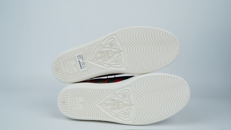 Giày GG xám in hình trái dâu sz36 (TT) KG+