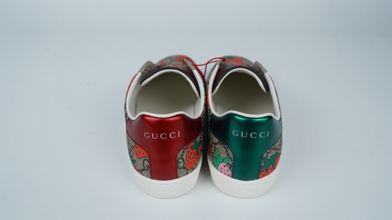 Giày GG xám in hình trái dâu sz36 (TT) KG+