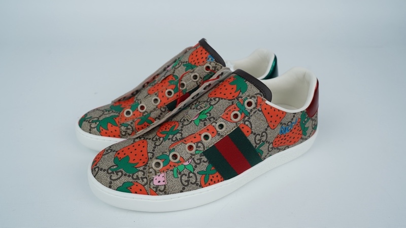 Giày GG xám in hình trái dâu sz35.5 (TT) KG+