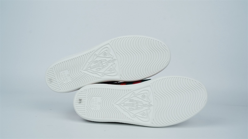 Giày GG xám in hình trái dâu sz35.5 (TT) KG+