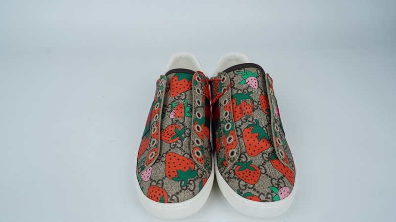 Giày GG xám in hình trái dâu sz36 (TT) KG+