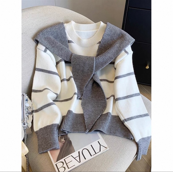 Áo len kẻ kèm khăn mũ dày
