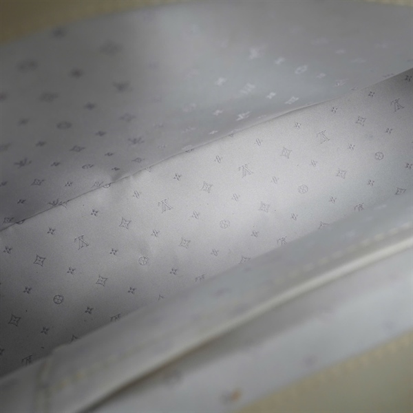 Túi LV lockit trắng đính đinh tán vàng 30cm KG+