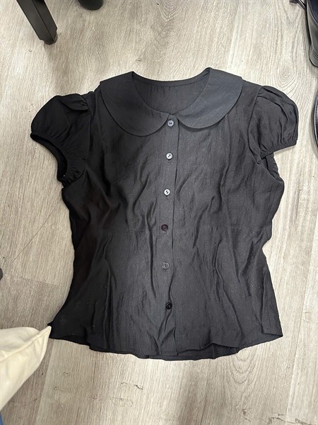 AREUM áo sơ mi cổ sen HANA TOP - ĐEN - Size M