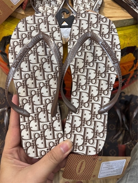 Socola ép đế DIOR