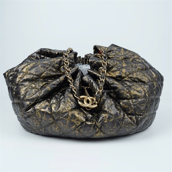 Túi Chanel Tote đen nhũ vàng (13001400) sz32 (HN) KG+