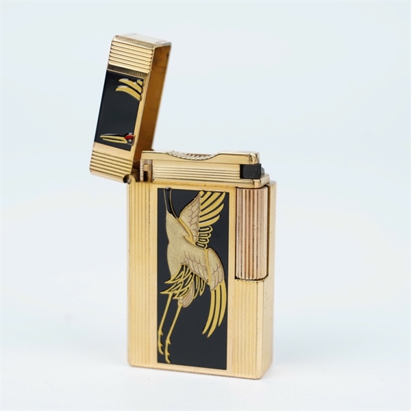 Bật lửa S.T Dupont đen vàng hình hạc (Z76D46) KG+
