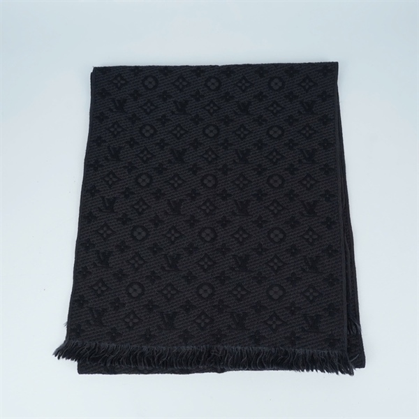 Khăn LV hoa đen sz37.5x173 (PN) KG+