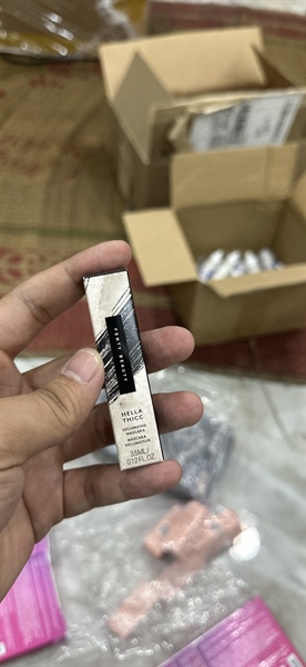 Mascara Fenty beauty hella thicc cuz i'm black mini