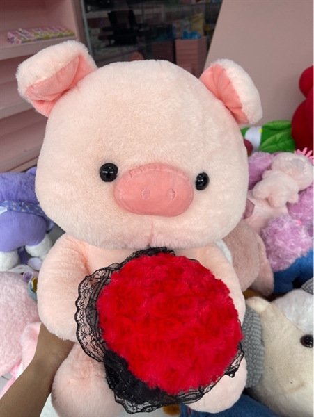 Gấu heo ôm hoa