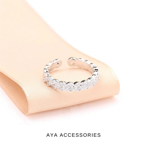 CRYSTAL WHISPER RING