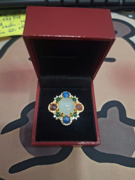 Nhẫn đính ngọc KG+