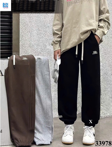 33978- Quần nỉ jogger đen thêu DHE