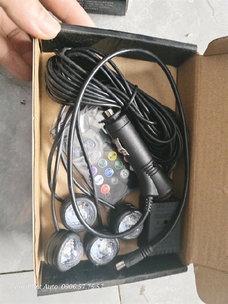 LED GẦM GHẾ cho xe ô tô / chấm tròn , cắm cổng 12v