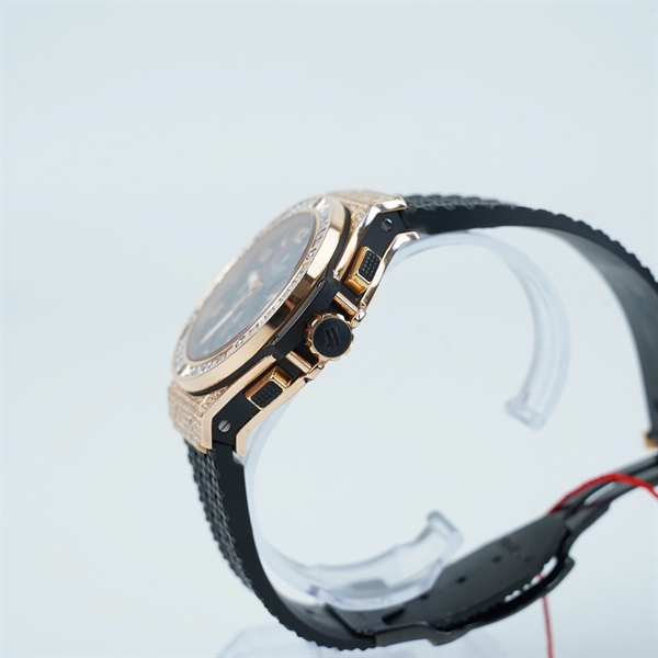 Đồng hồ Hublot Bigbang mặt đen viền vàng đính kim , dây đen sz38 (109992208) (HC) KG+