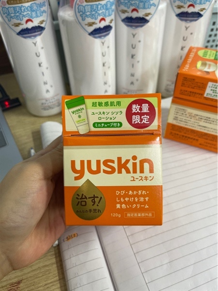 Kem dưỡng da tay Yuskin