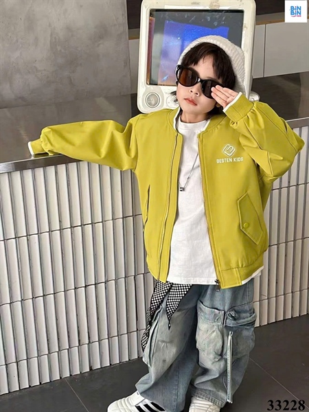 33228-Áo khoác gió xanh lá chữ Bestten