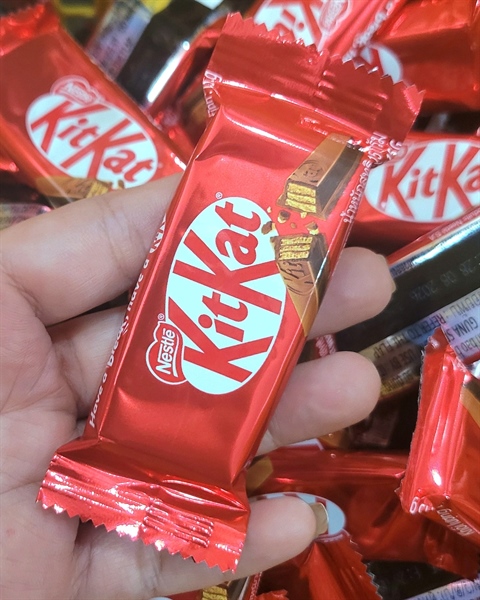 KIT KAT THANH 2F (F/W - COCOA N / KIT KAT SB GOI 10 THANH 2F 10x15G–COCOA