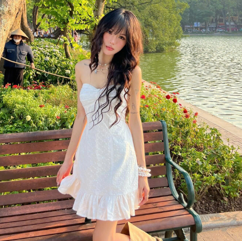 AREUM Đầm cúp ngực Lilyy bo chun lưng vải boi thêu - S