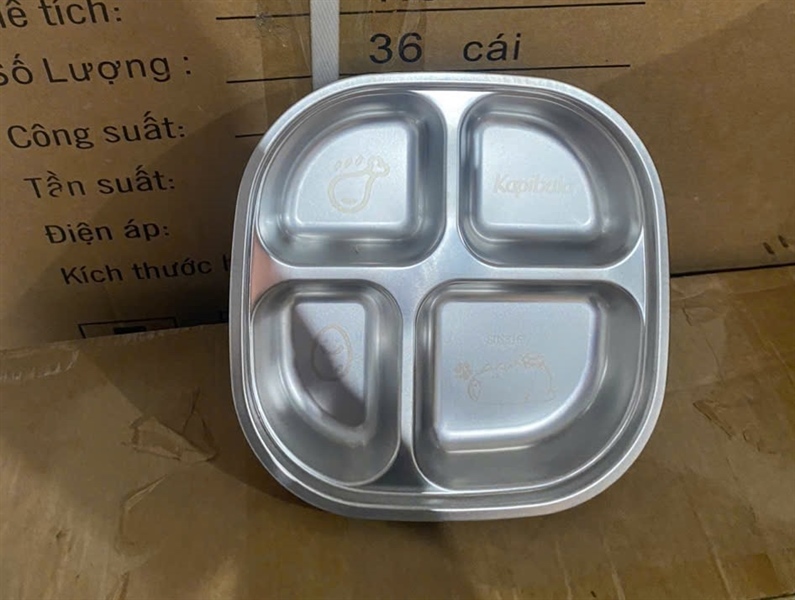 Khay Ăn Em Bé 4 Ngăn Có Hình Kèm Muỗng ( Thùng 200 )