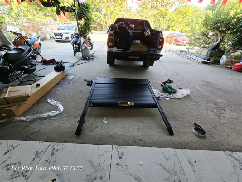 Nắp thùng cuộn cho xe Hilux