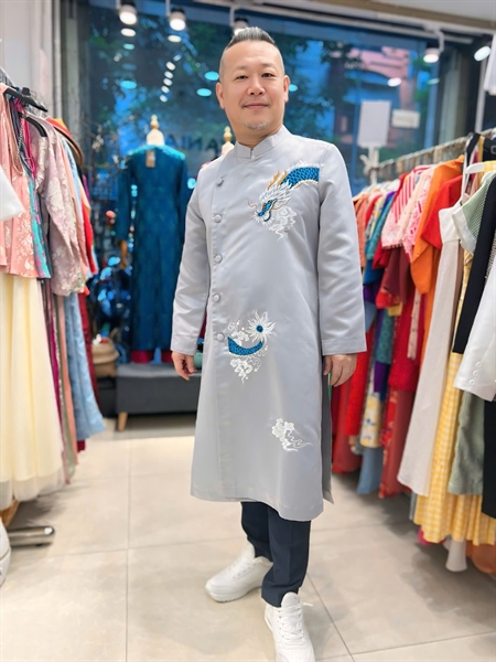 Áo dài tafta thêu rồng