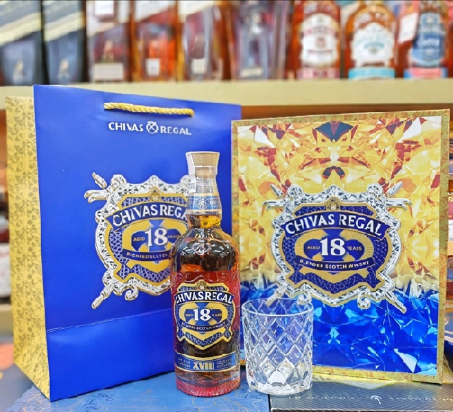 Chivas Regal 18 năm Gold hộp quà Tết 2026