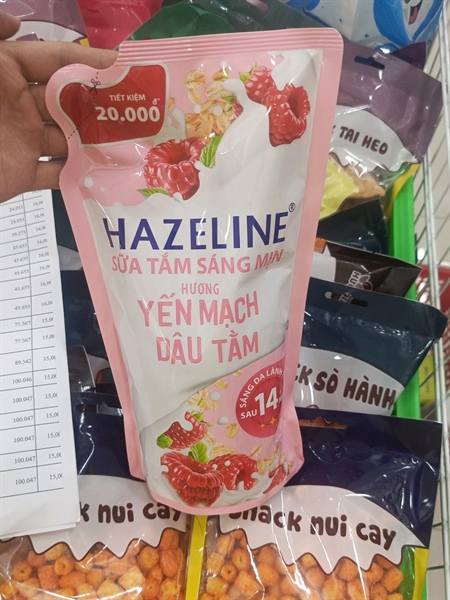 HAZELINE Sữa Tắm Sáng Mịn HươngYếnMạch DâuTằm 900g/12 Túi