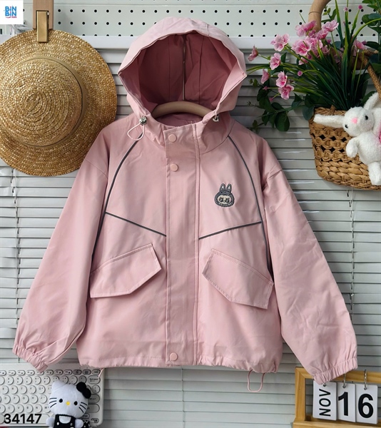 34147- Áo khoác gió Hồng thêu mặt LABUBU