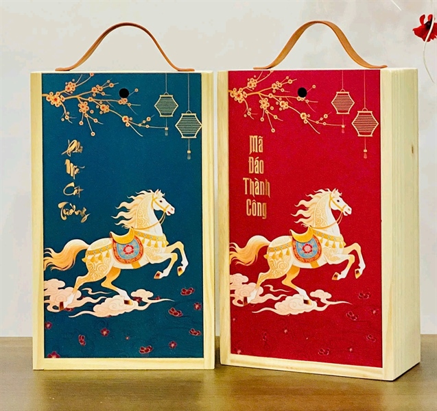 Hộp gỗ thông đựng rượu, quà Tết in uv Trung Mã Đáo