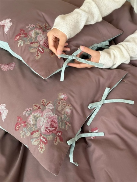 Bộ ga Mint Chocolate | Sợi tráng gốm mài lông - WD01 - Thêu hoa hồng nổi (Kỹ thuật thêu chữ thập)