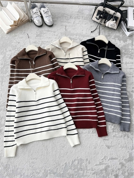 Áo len polo kẻ khóa