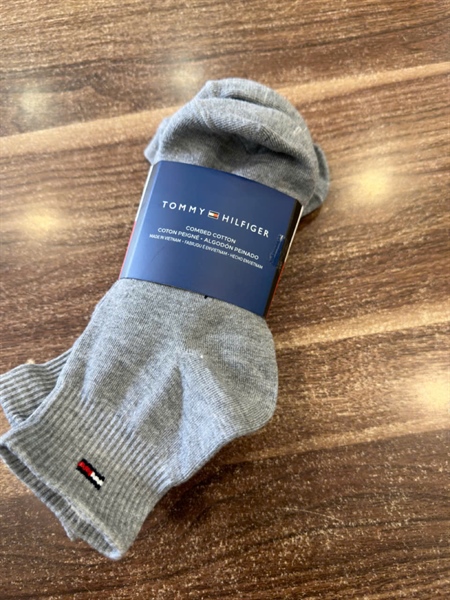 VỚ CHÂN TOMMY XÁM MEN
