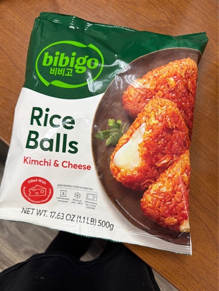 Cơm Nắm Kim Chi Phô Mai Bibigo